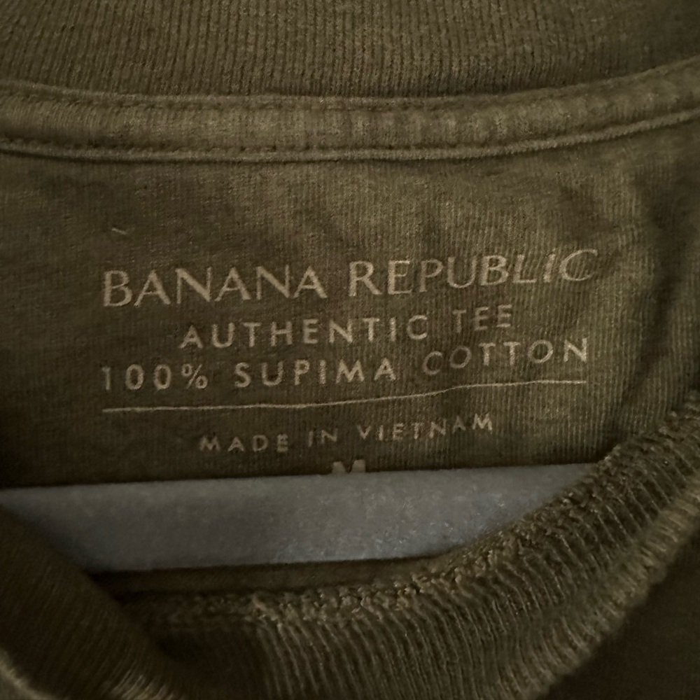 Banana Republic men’s supima cotton tee, medium - Picture 2 of 2